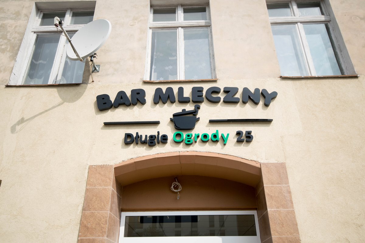 Wejście do Baru Mlecznego przy Długich Ogrodach 25 - zdjęcie z oficjalnej strony