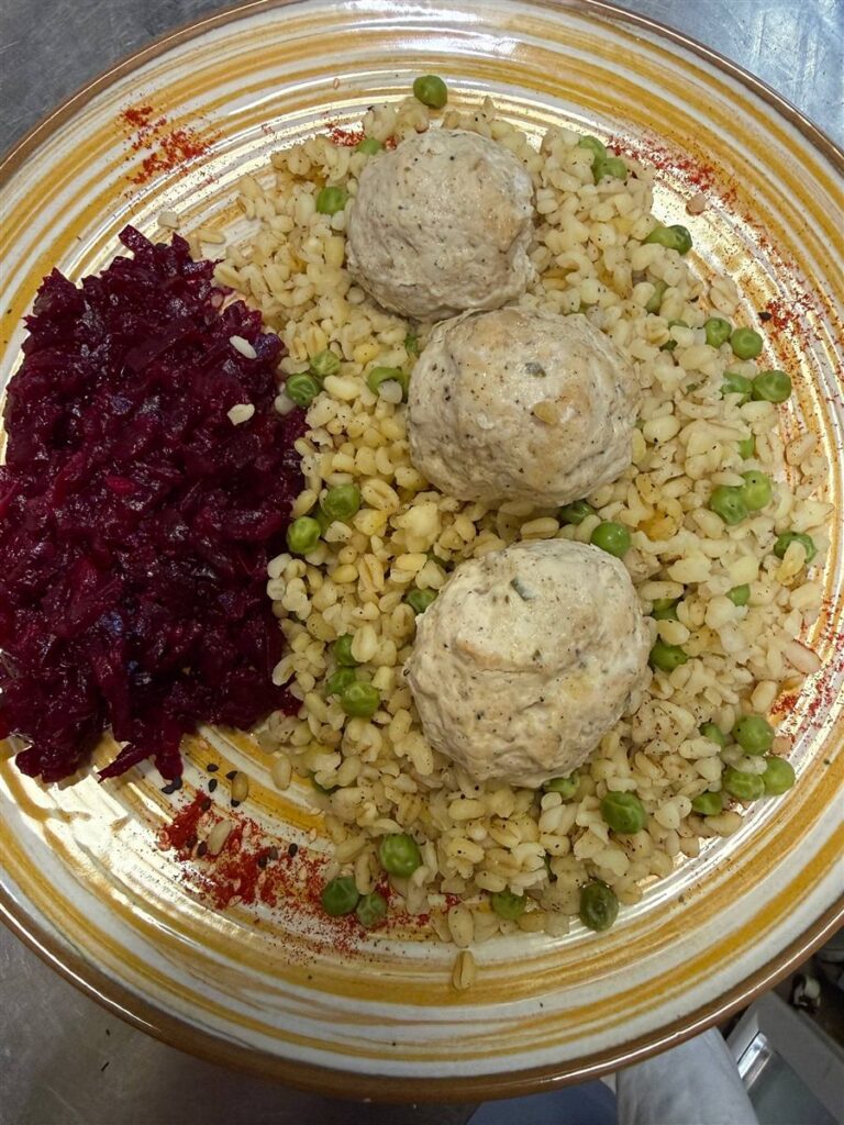 Danie obiadowe ze strony Bistro Znova - przykładowe podanie, nie menu na dziś