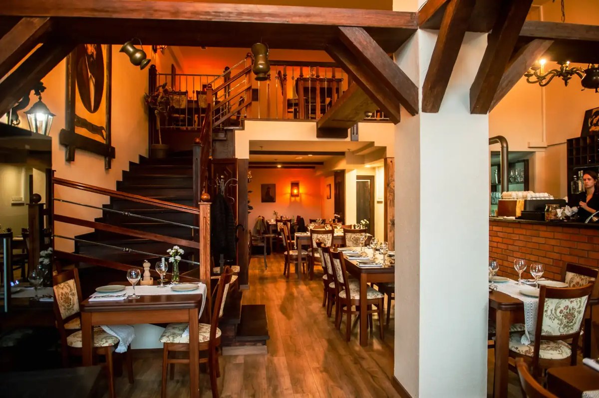 Wnętrze restauracji u Kalmana na zdjęciu z oficjalnej strony
