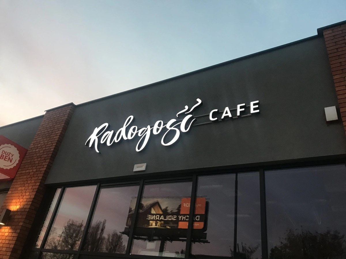 Wejście do Radogość Cafe z oficjalnej galerii